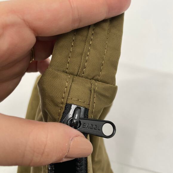 BAGGU Cargo Shoulder Bag - Picture 6 of 7